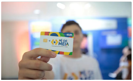 Entenda o que significa a inclusão do programa Pé-de-Meia no piso da educação