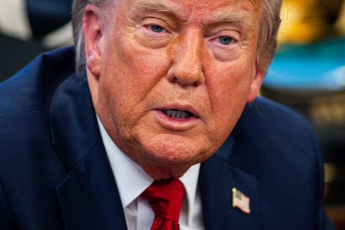 Trump descarta matar Khamenei por agora, mas diz que sabe o paradeiro do lder supremo do Ir