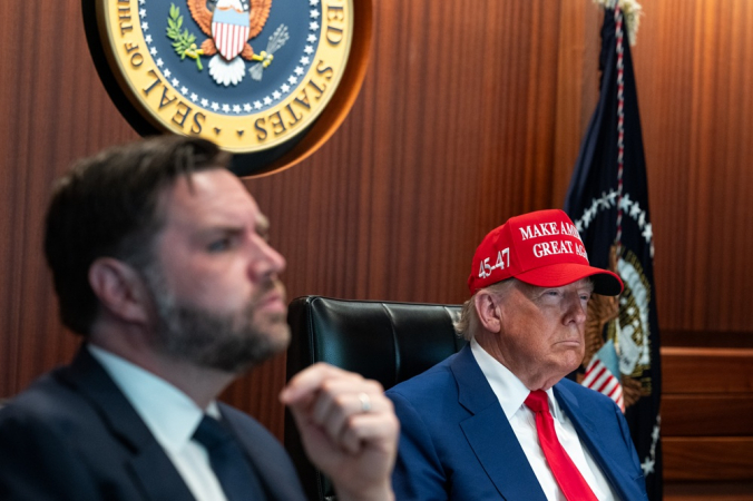 Trump sugere mudança de regime no Irã e faz trocadilho com o próprio slogan: ‘MIGA’