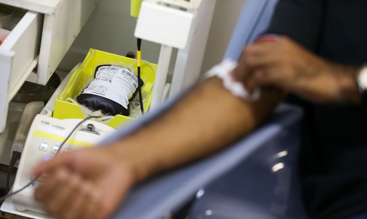 Com estoque em situação crítica, Secretaria da Saúde de São Paulo orienta população a doar sangue antes de se vacinar