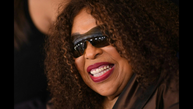 Morre a cantora Roberta Flack, do hit ‘Killing me Softly’, aos 88 anos